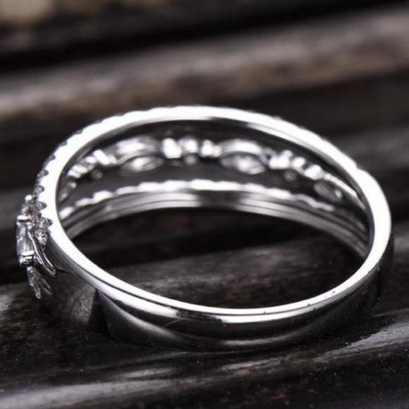 NEW 4.1 CT STERLING SILVER DIAMOND HALO RING, CUTE RING, SHINY RING. - Picture 3 of 4